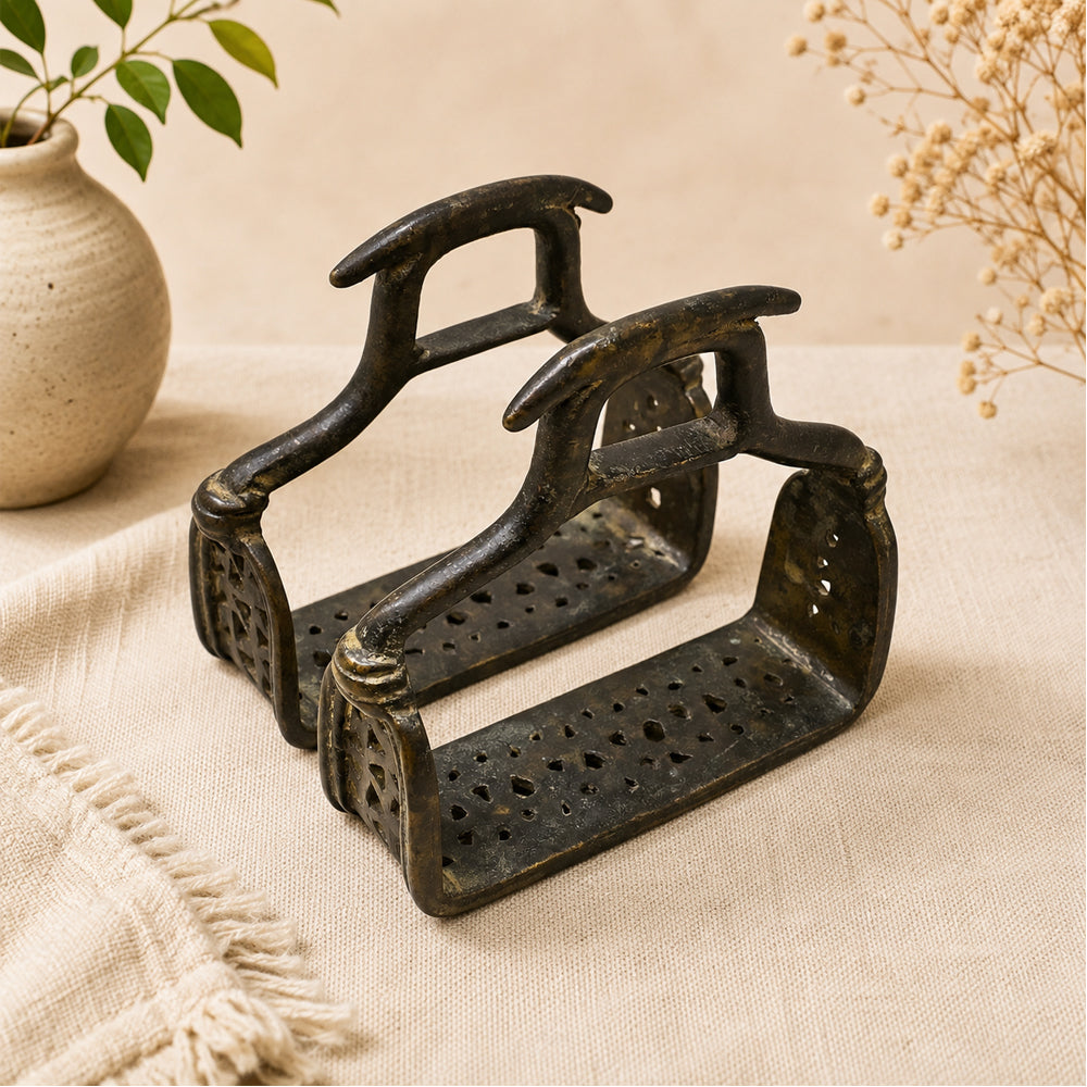 Handcrafted Iron Horse Riding Stirrup Pair – Traditional Rustic Antique Finish - 2026081506UNQ