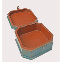 Side detailing on octagonal turquoise jewellery box