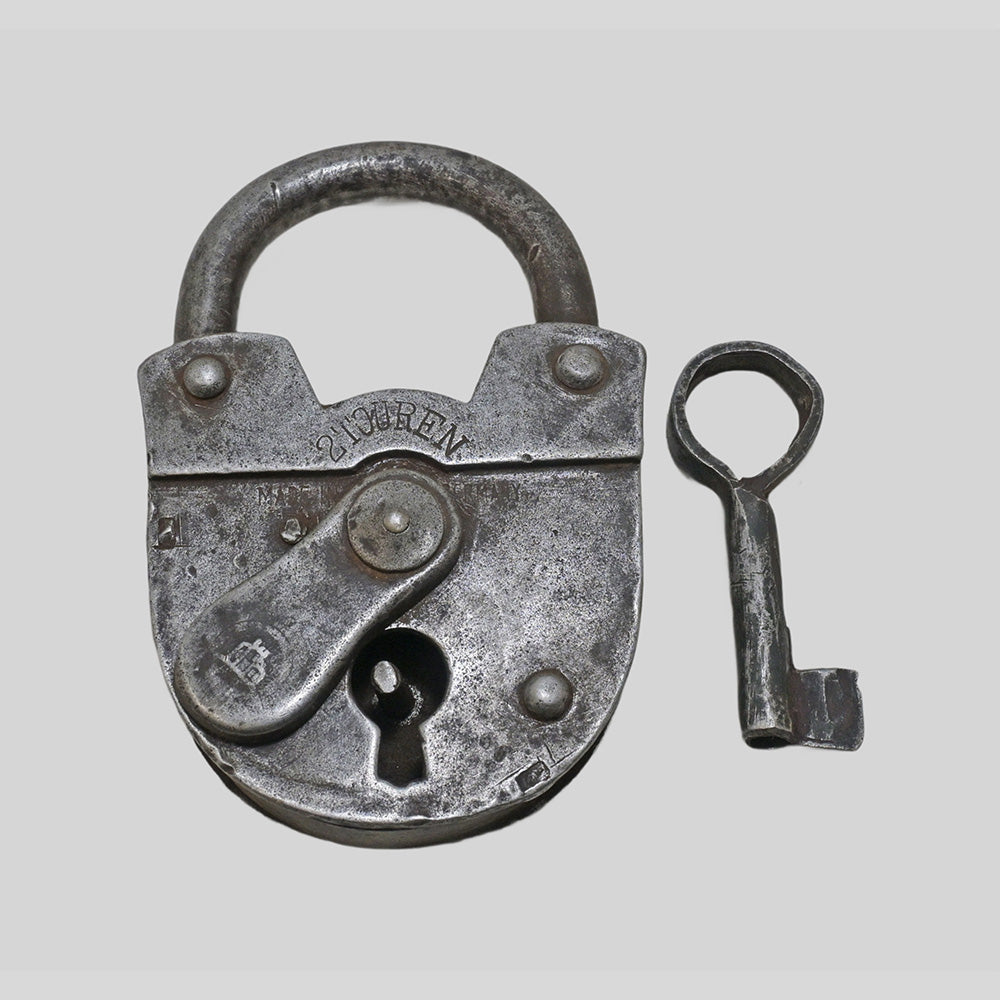 antique iron 2 Touren padlock with key, close-up detail