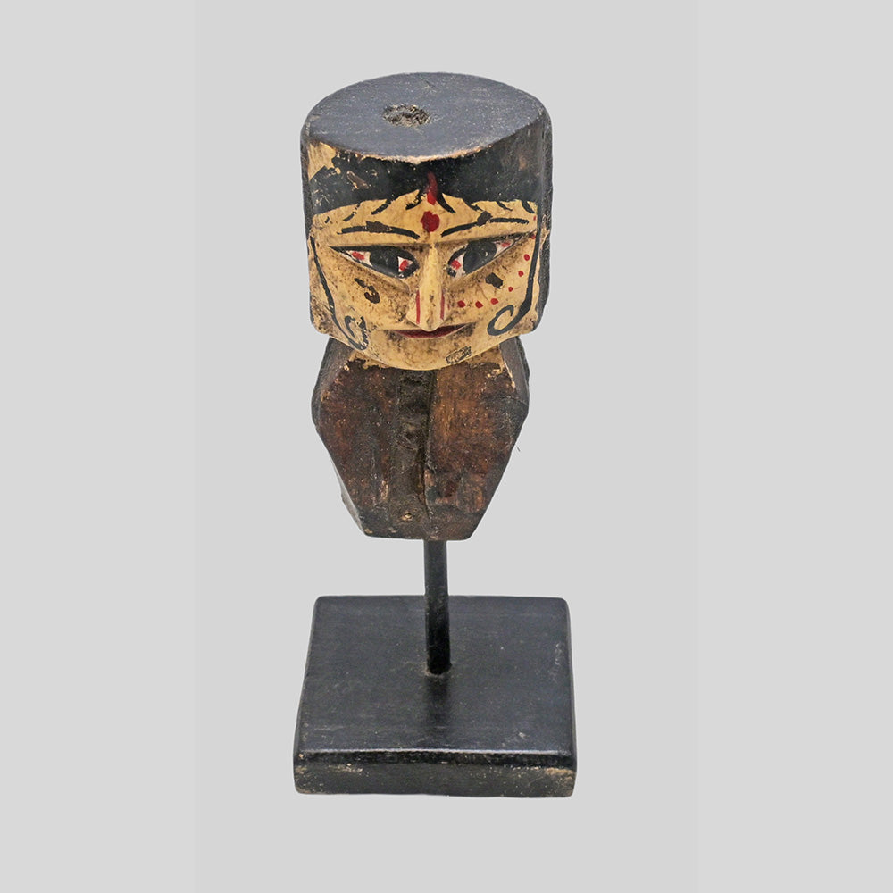 Hand-painted queen bust sculpture, facial detail