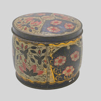 Vintage William Crawford & Sons Biscuit Manufacturers Printed Iron Box – handcrafted vintage decor product image 4