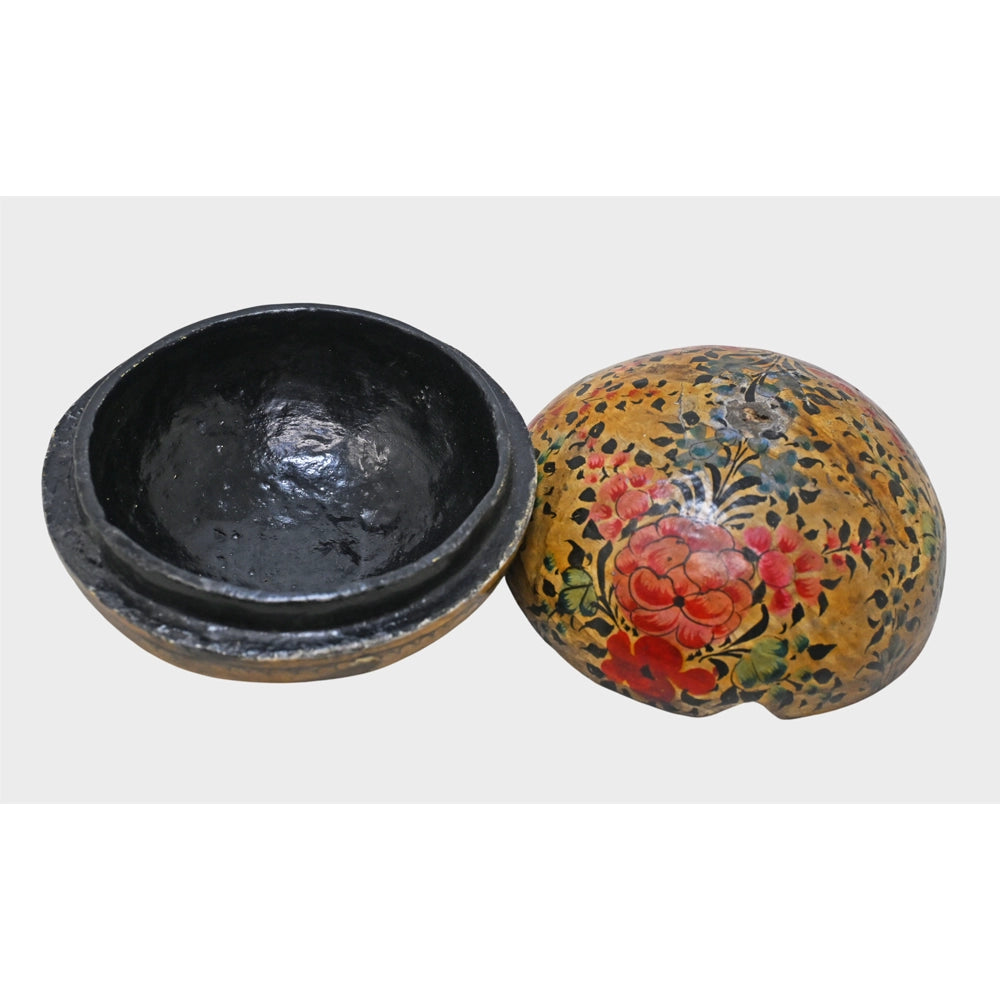 Painted floral design on papier-mâché box